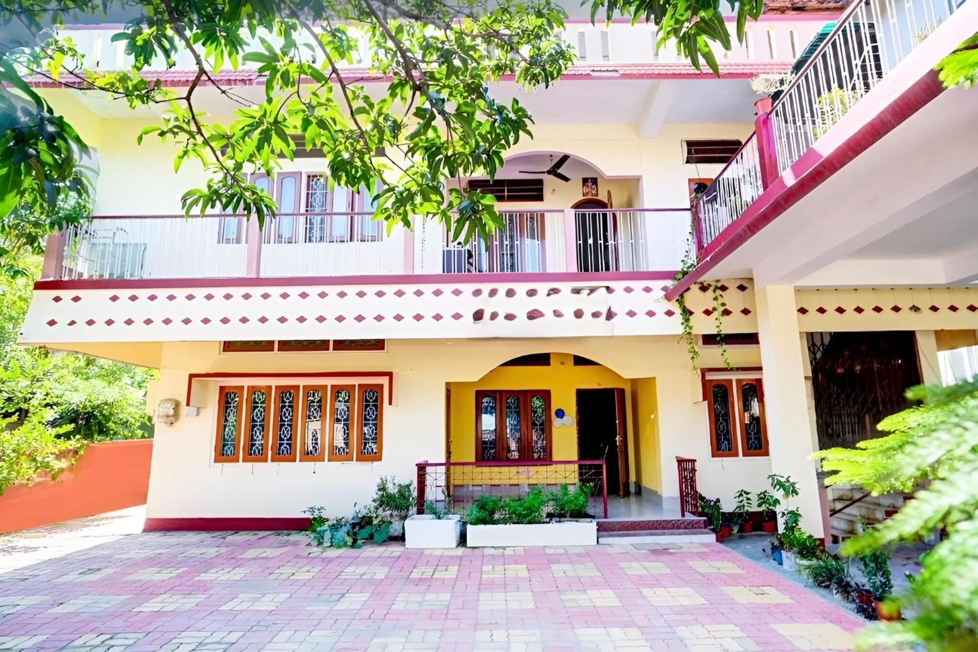 Capital Heritage Homestay Гувахати Экстерьер фото